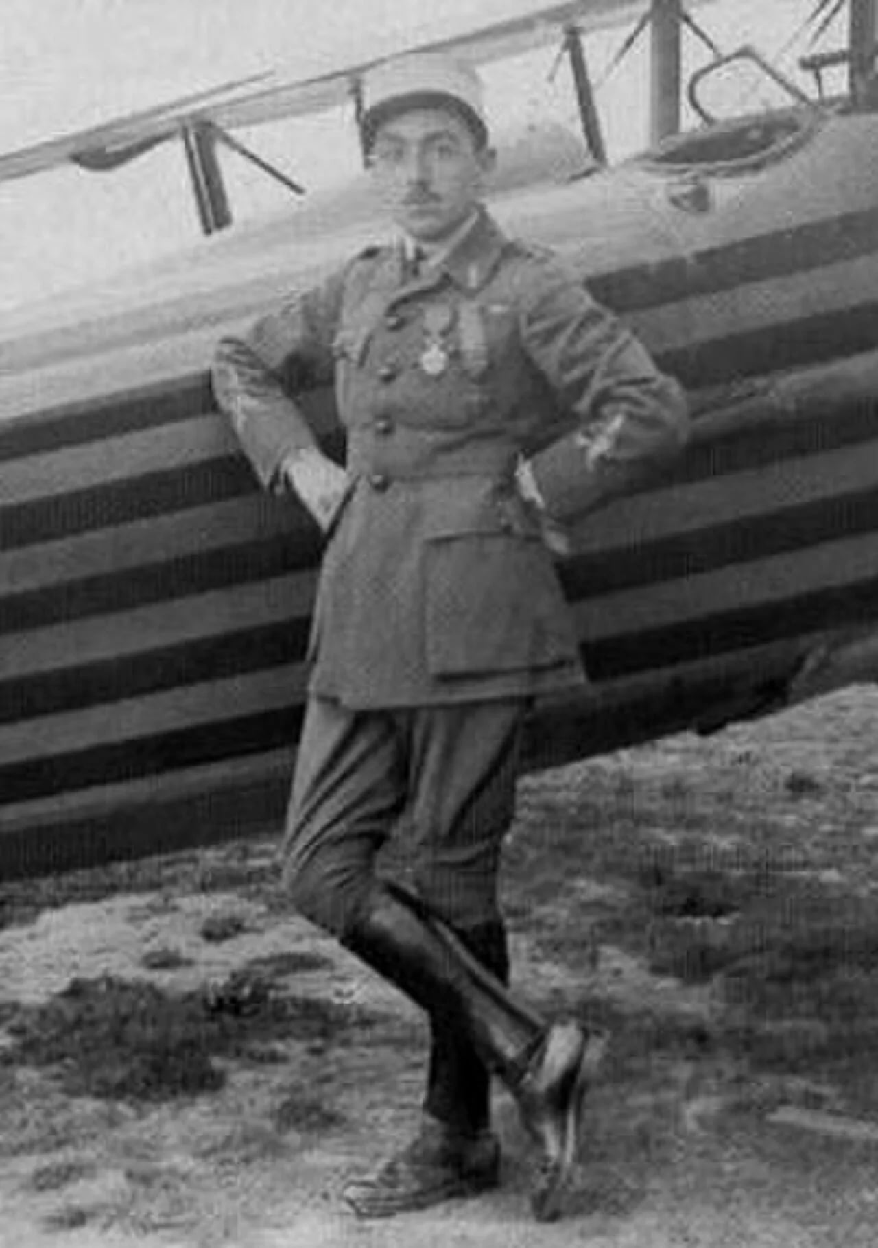 Porträt von Henri Hay De Slade (1893–1979) – Gedenkseite