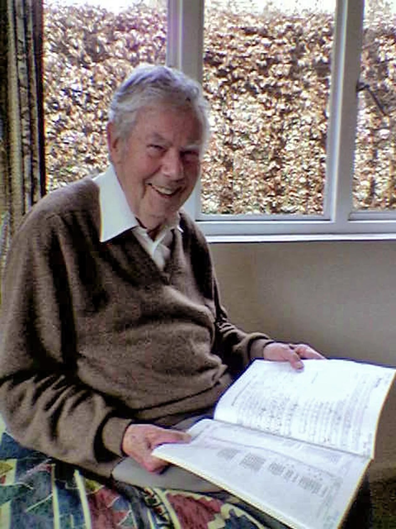 Portrait of Hugh McGregor Ross (1917–2014) – memorial page