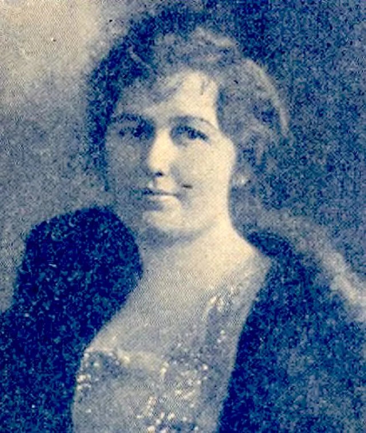Portrait of Irene Cozad (1888–1970) – memorial page