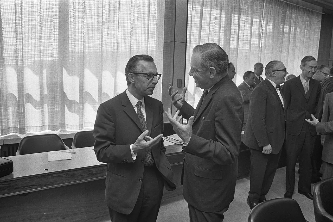 Porträt von Jean-Charles Snoy et d'Oppuers (1907–1991) – Gedenkseite