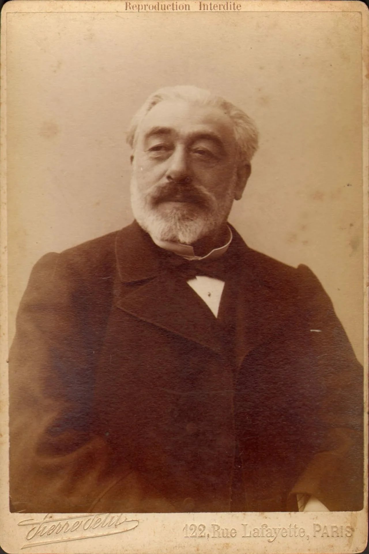 Porträt von Edmond Guyot-Dessaigne (1833–1907) – Gedenkseite