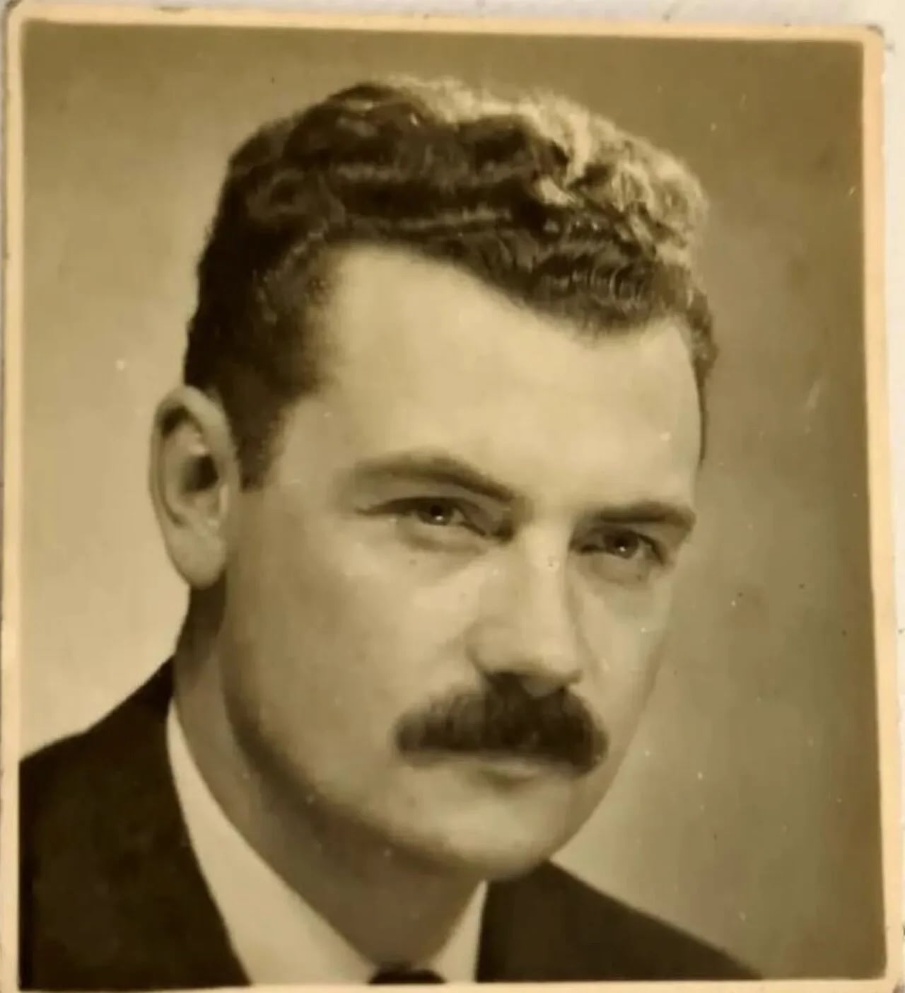 Porträt von Jean Husson (1923–2021) – Gedenkseite