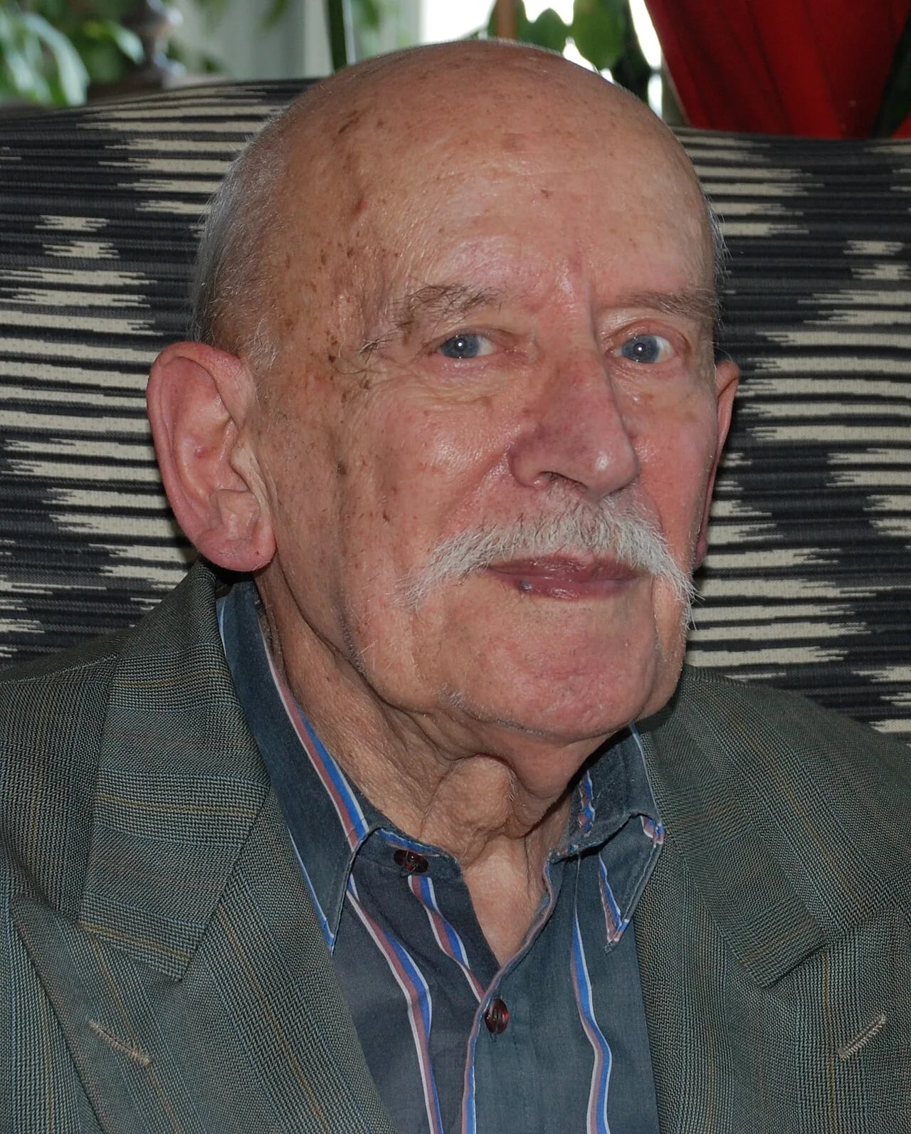 Portrait of Jean Prieur (1914–2016) – memorial page