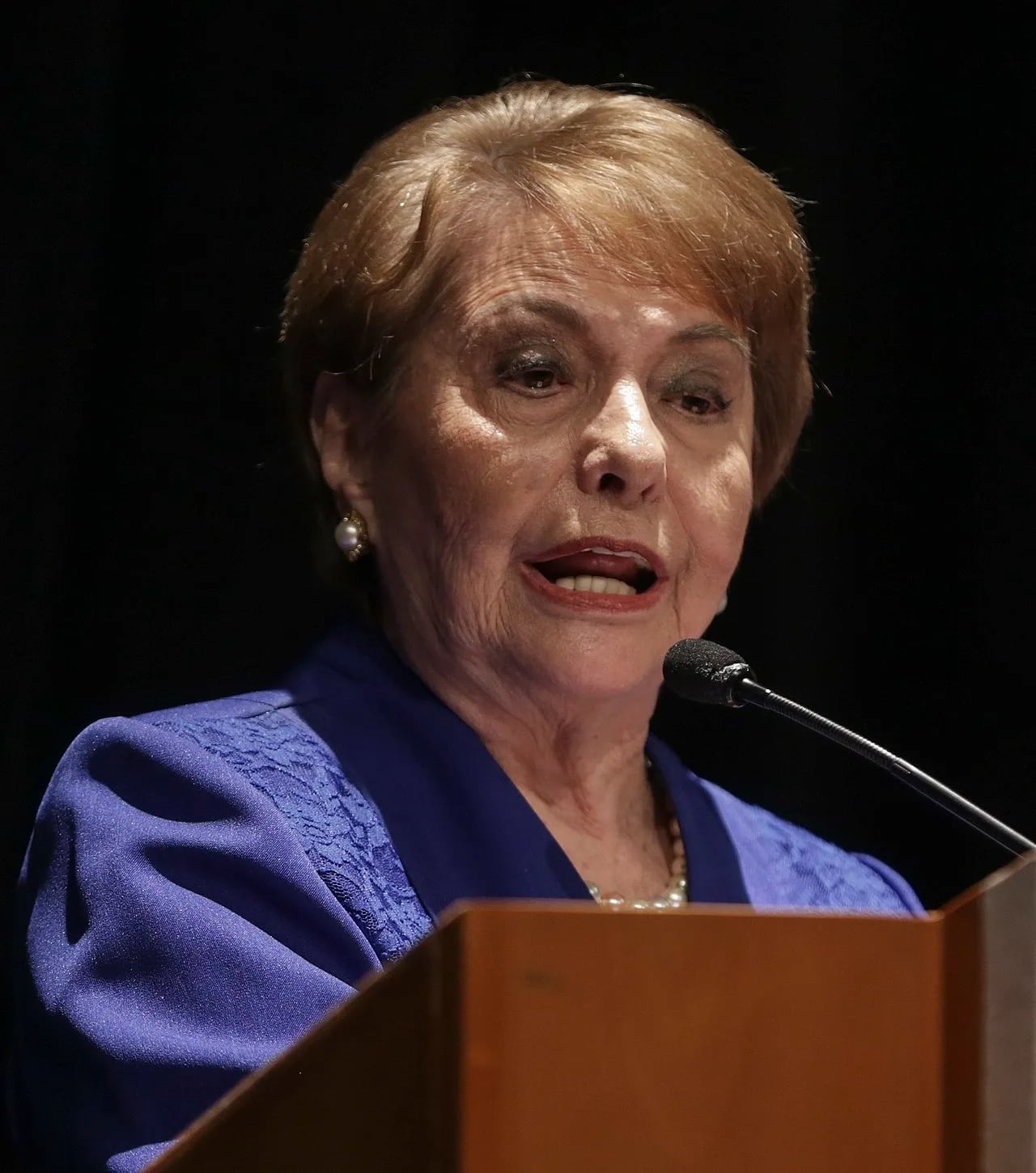 Porträt von Jenny Estrada (1940–2024) – Gedenkseite