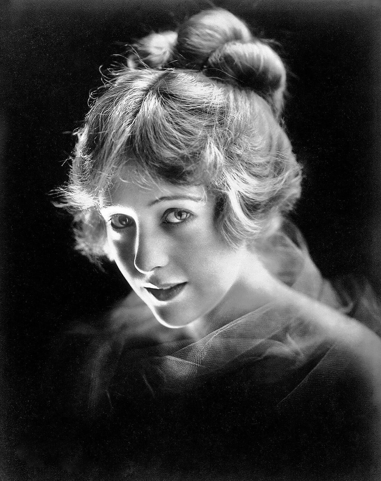 Portrait of Jewel Carmen (1897–1984) – memorial page