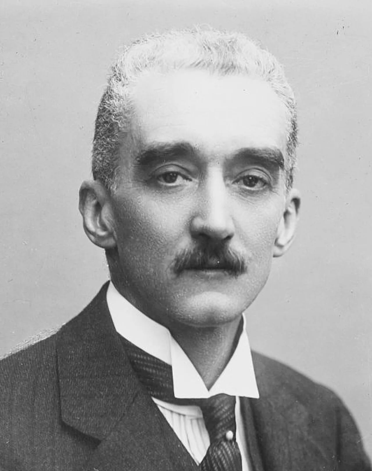 Portrait of Paul Hymans (1865–1941) – memorial page
