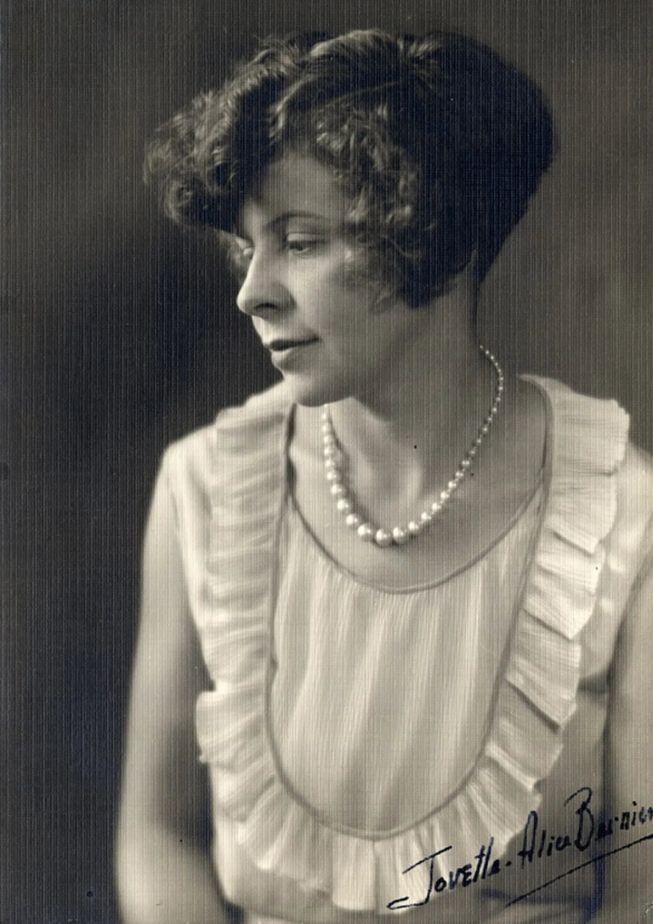Porträt von Jovette Bernier (1900–1981) – Gedenkseite