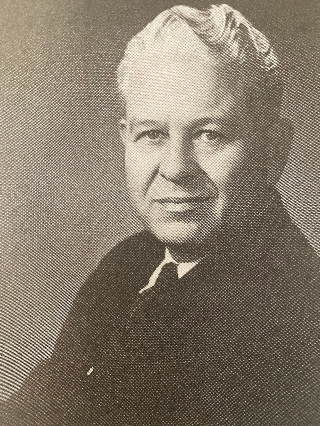 Portrait of Wetzel Whitaker (1908–1985) – memorial page