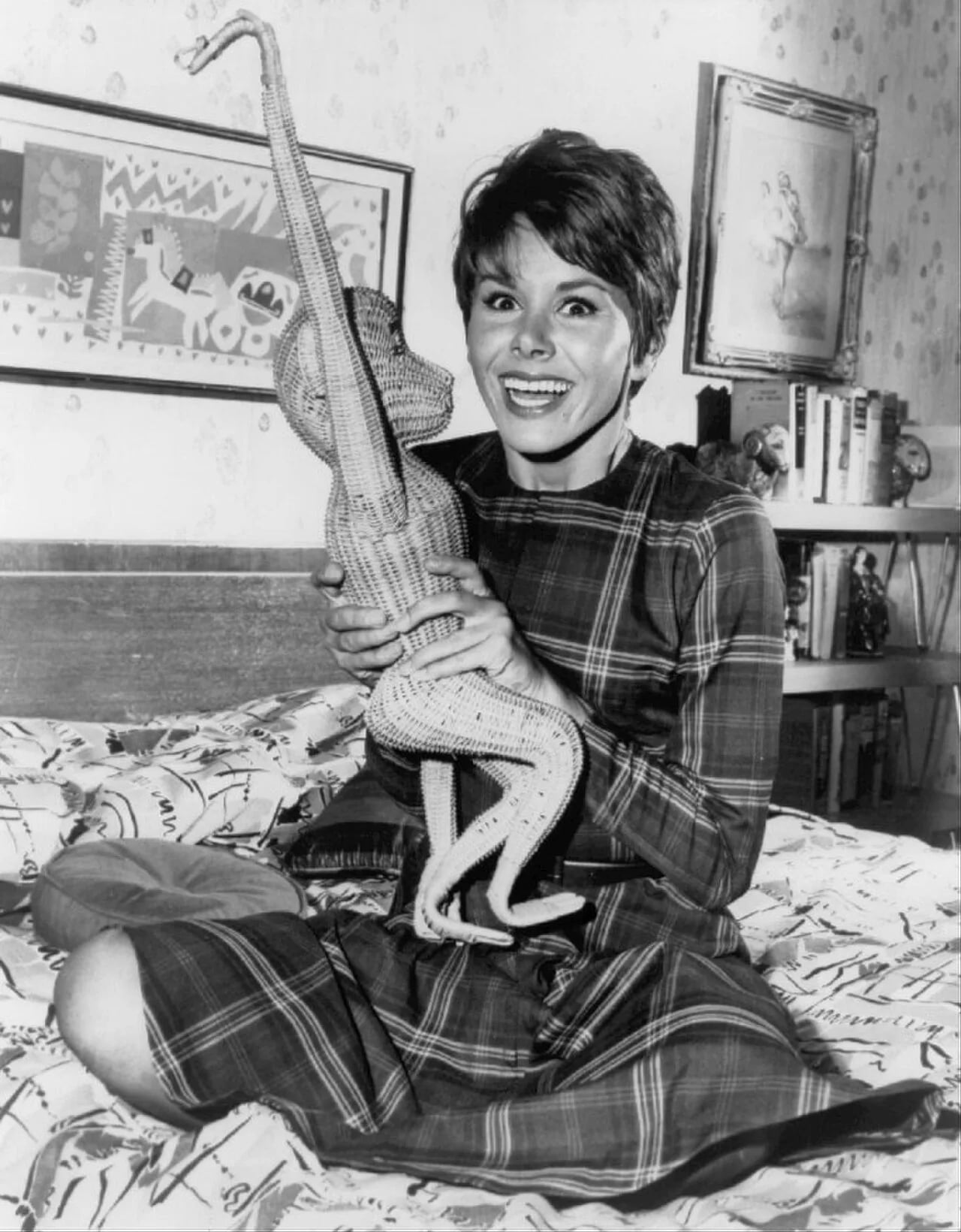 Portrait of Judy Carne (1939–2015) – memorial page