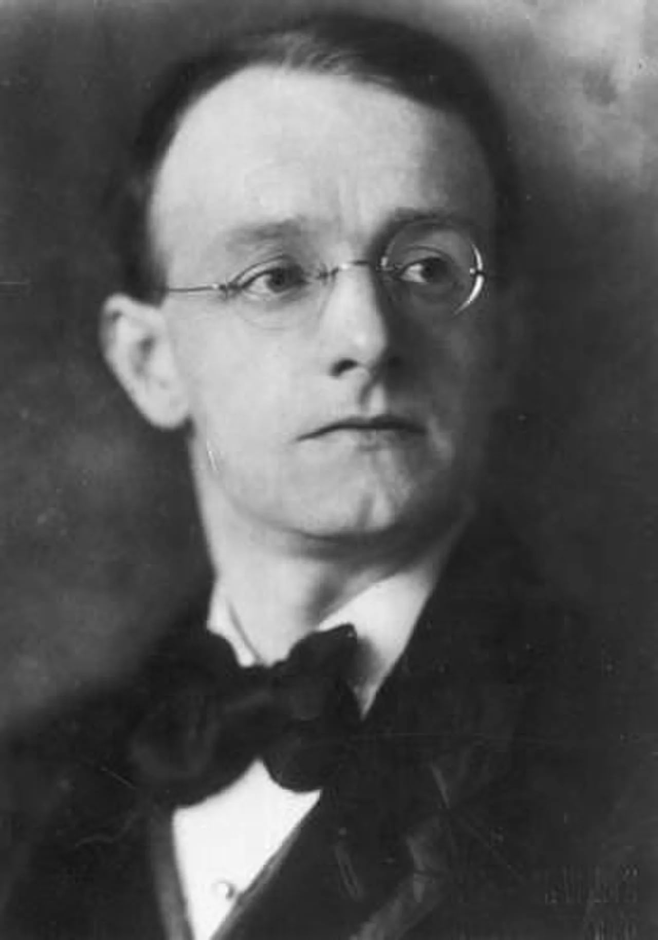 Portrait of Fidelio F. Finke (1891–1968) – memorial page