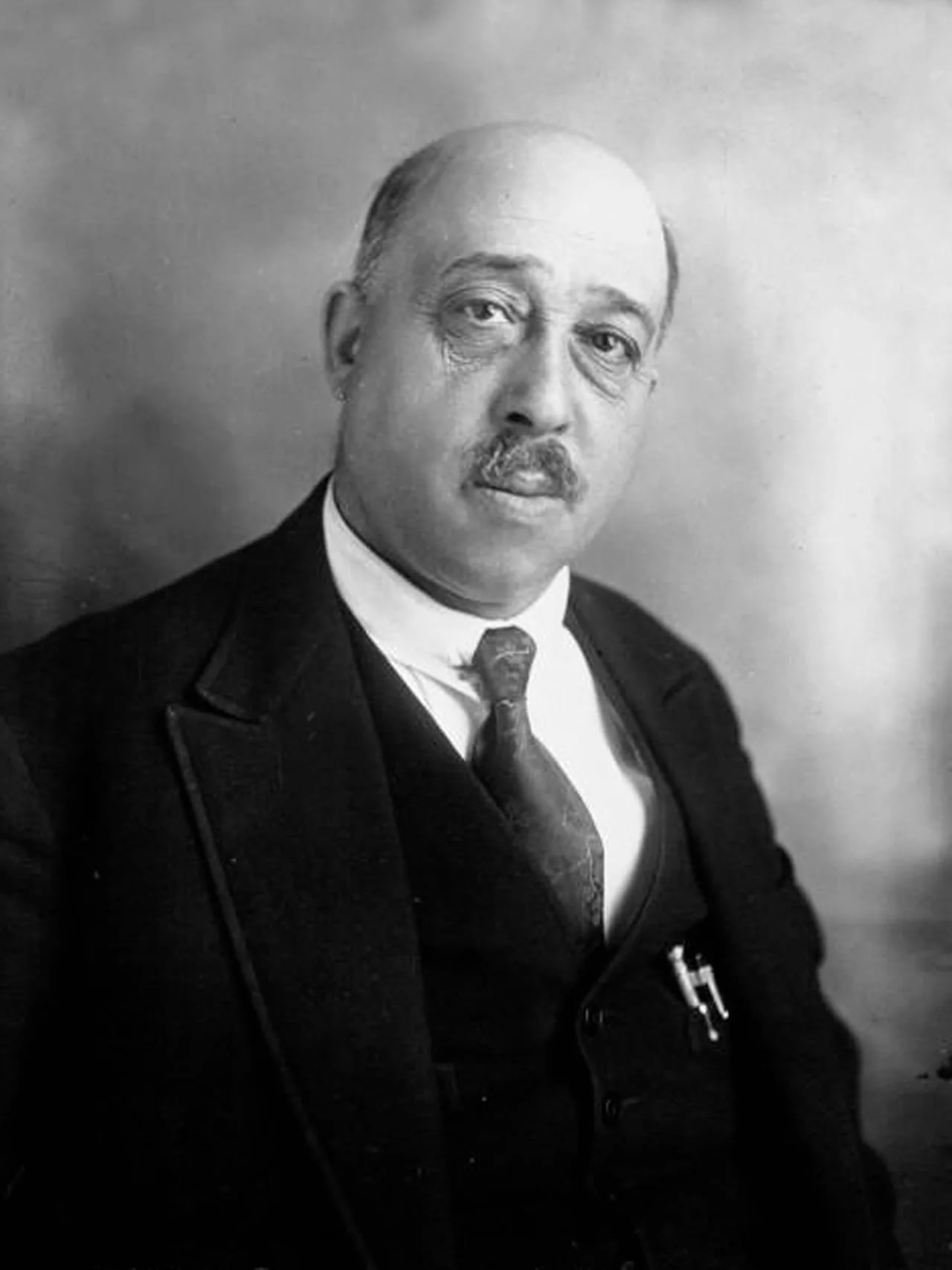 Portrait of Jules Uhry (1877–1936) – memorial page