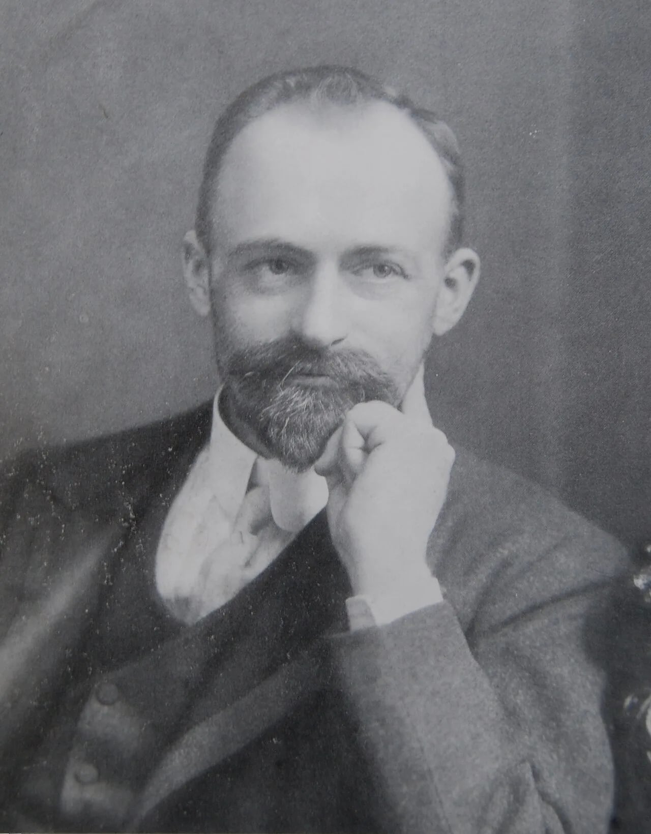 Portrait of Alfred Dubuc (1871–1947) – memorial page