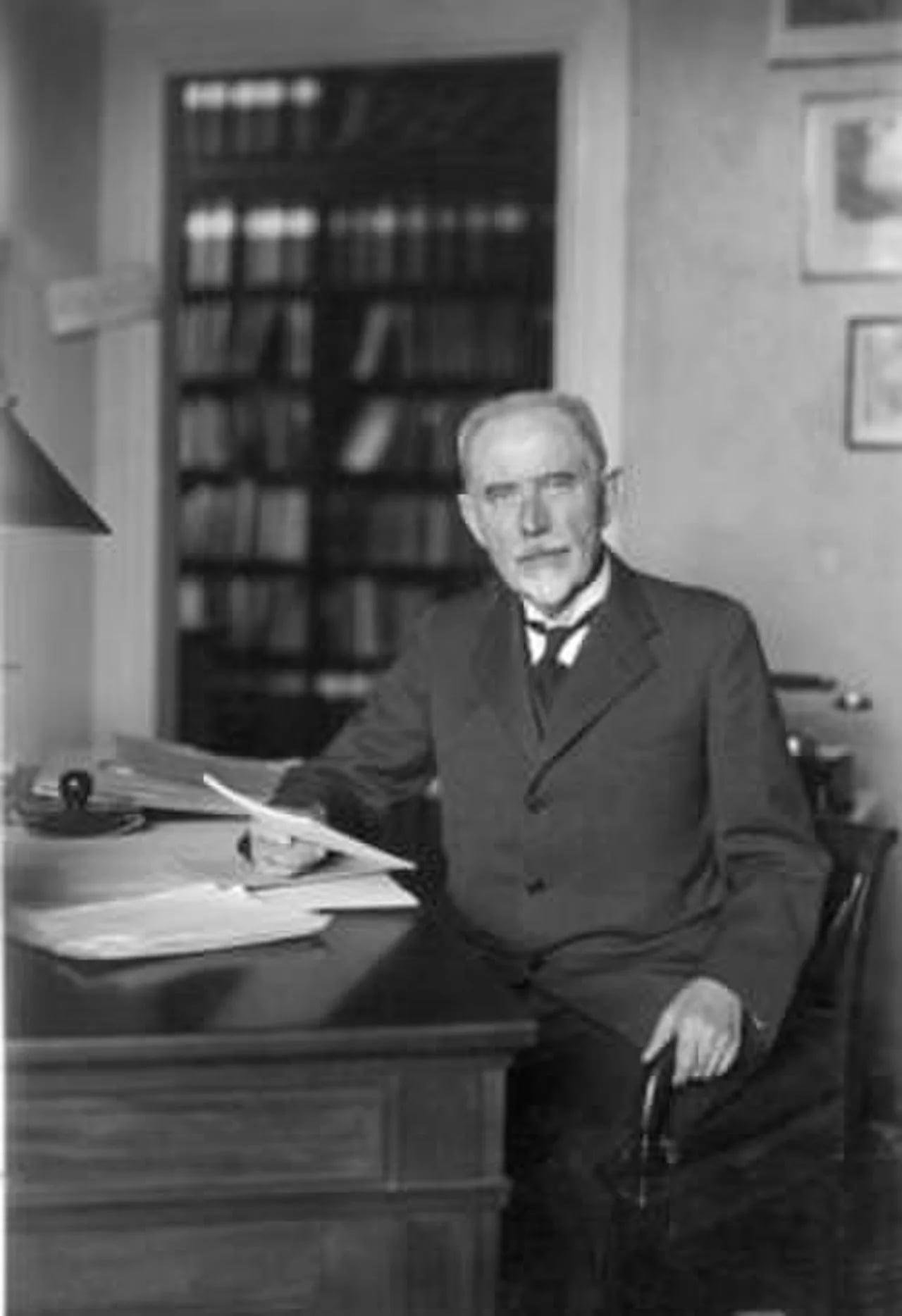 Portrait of Søren Sørensen (1868–1939) – memorial page