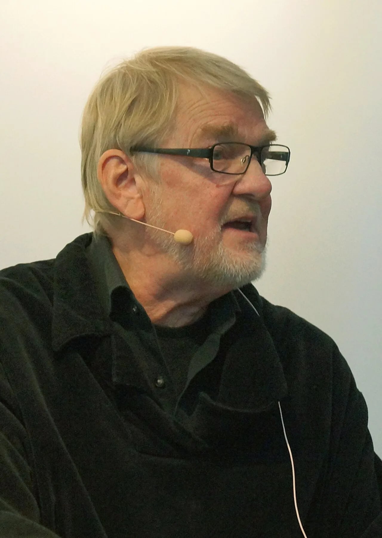 Porträt von Kaspar Rostrup (1940–2025) – Gedenkseite