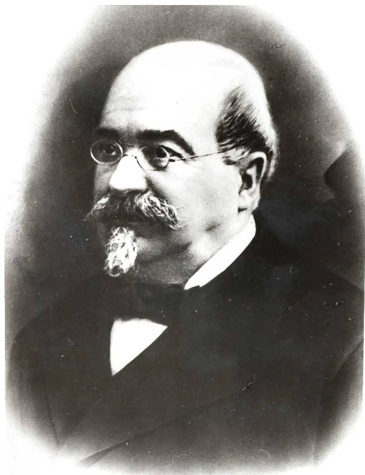 Portrait of Mihail Kogălniceanu (1817–1891) – memorial page