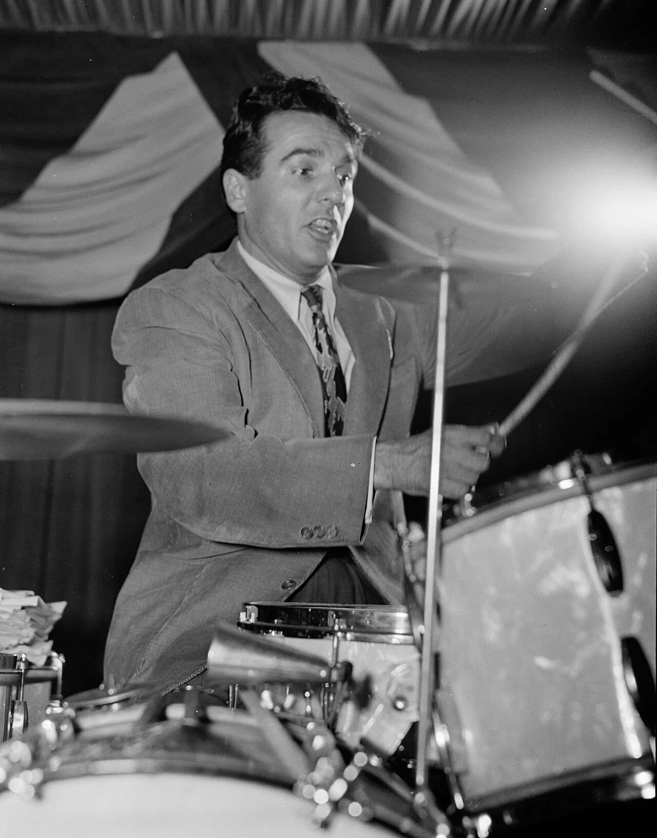 Porträt von Gene Krupa (1909–1973) – Gedenkseite