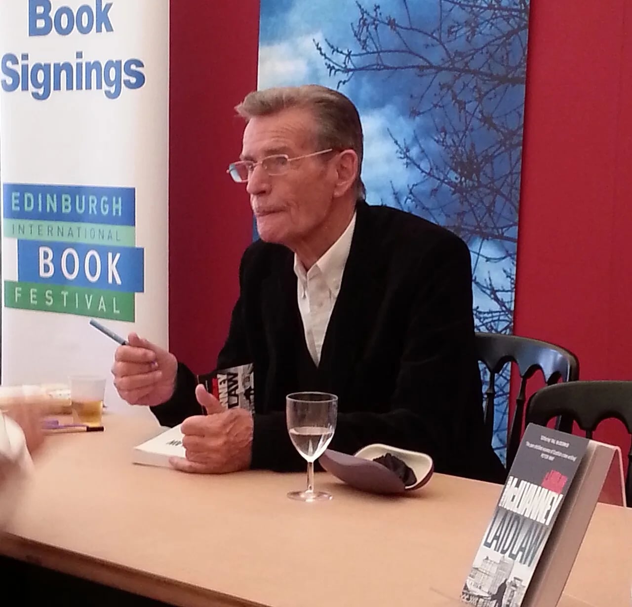 Porträt von William McIlvanney (1936–2015) – Gedenkseite