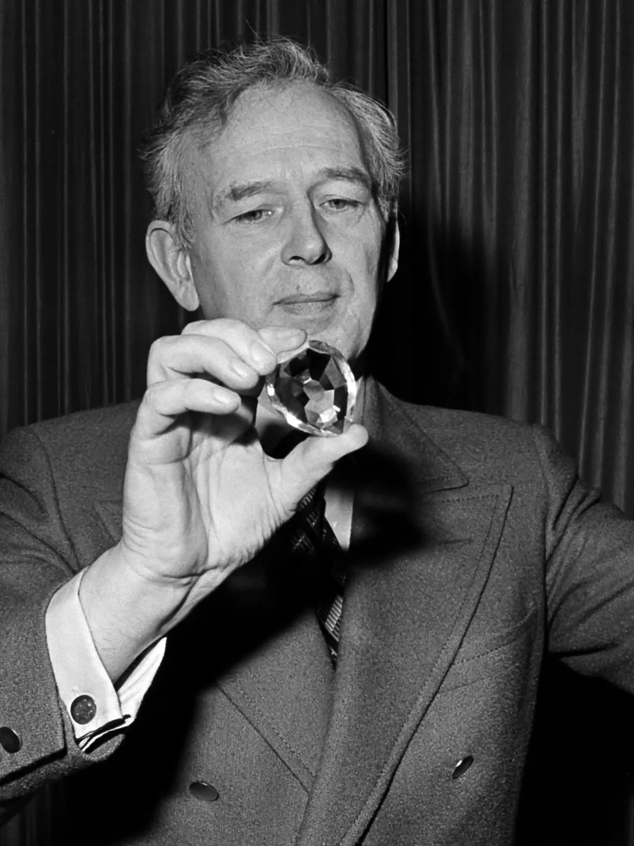 Portrait of Norris McWhirter (1925–2004) – memorial page