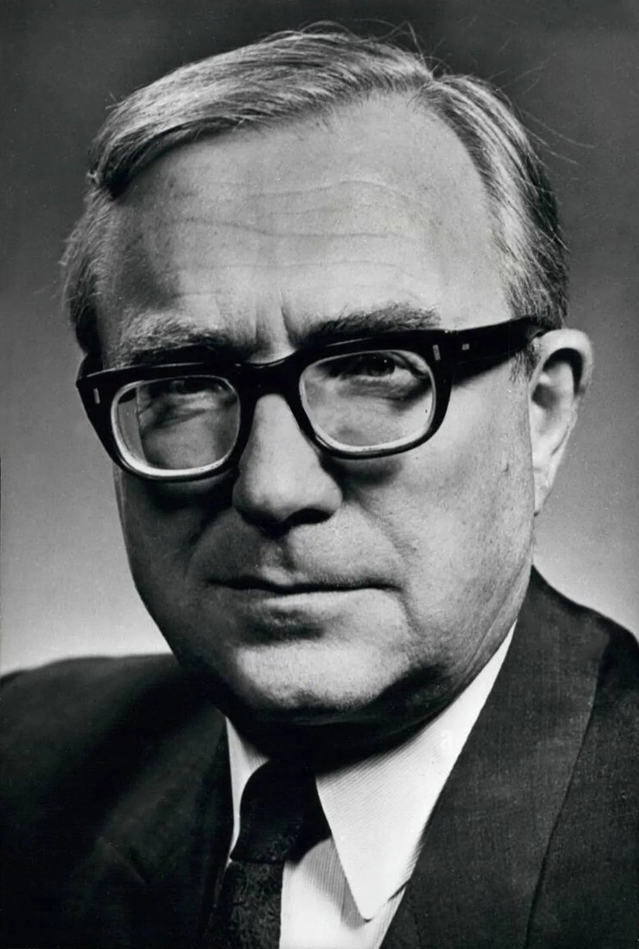 Porträt von Edvard Hambro (1911–1977) – Gedenkseite