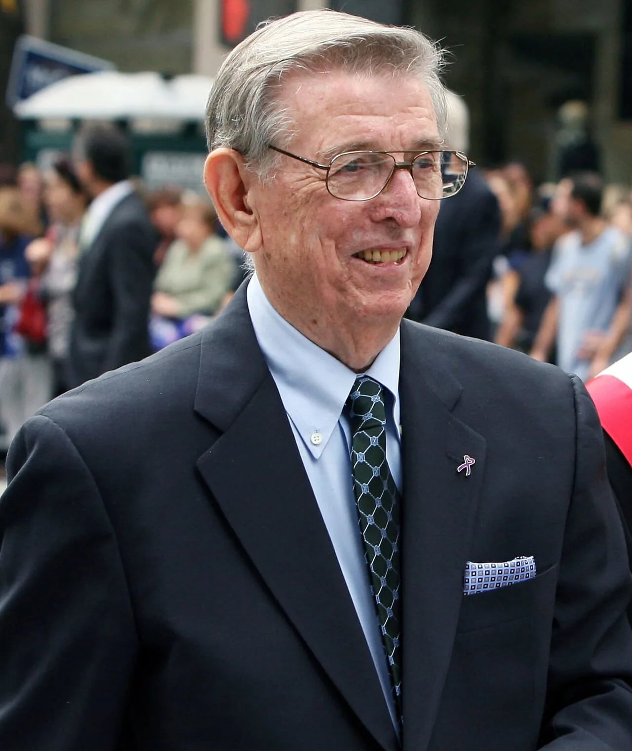 Porträt von Lou Carnesecca (1925–2024) – Gedenkseite