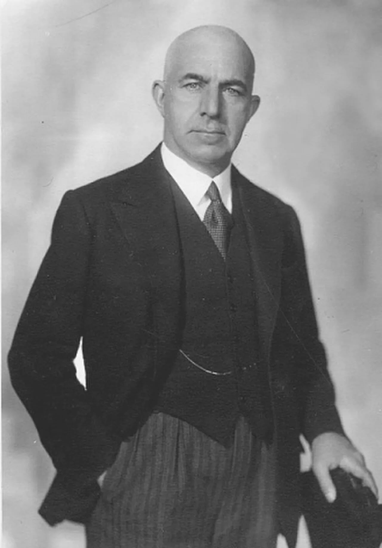 Porträt von Behiç Erkin (1876–1961) – Gedenkseite