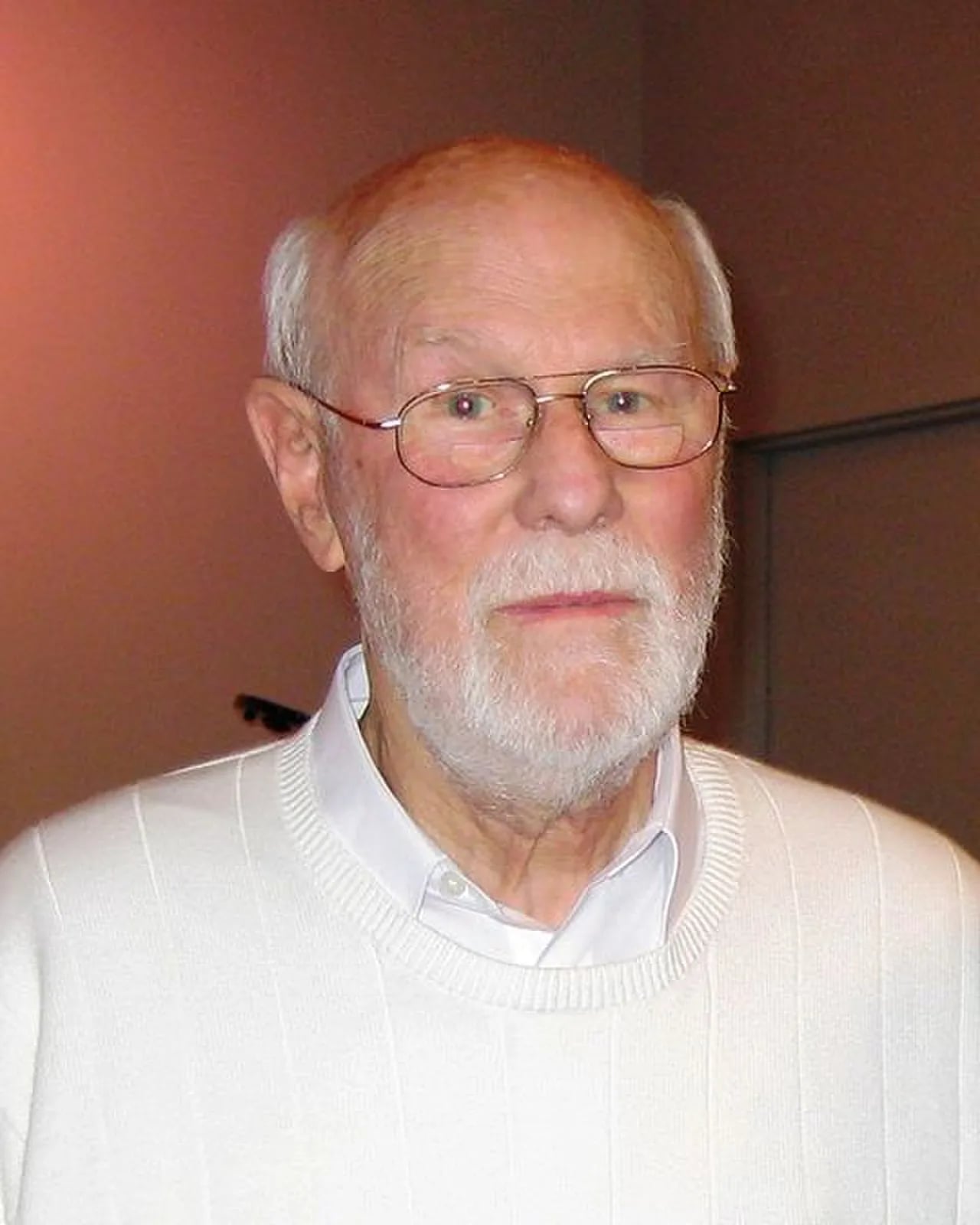 Portrait of Dave Hunt (1926–2013) – memorial page
