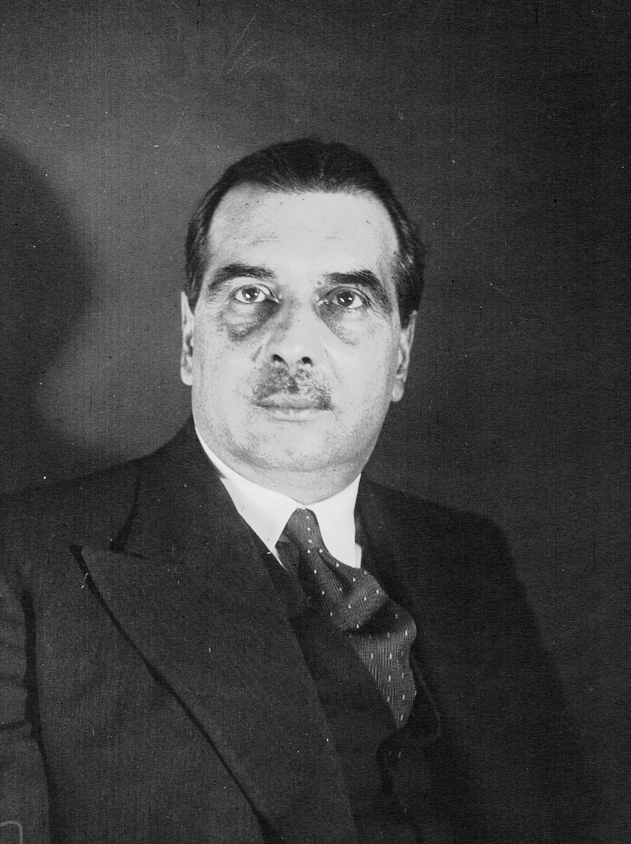 Portrait of Lionel de Tastes (1881–1951) – memorial page
