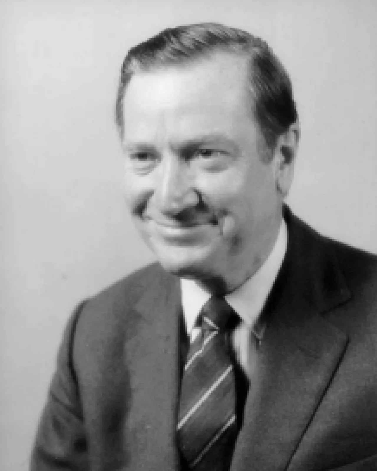 Portrait of Russell E. Train (1920–2012) – memorial page