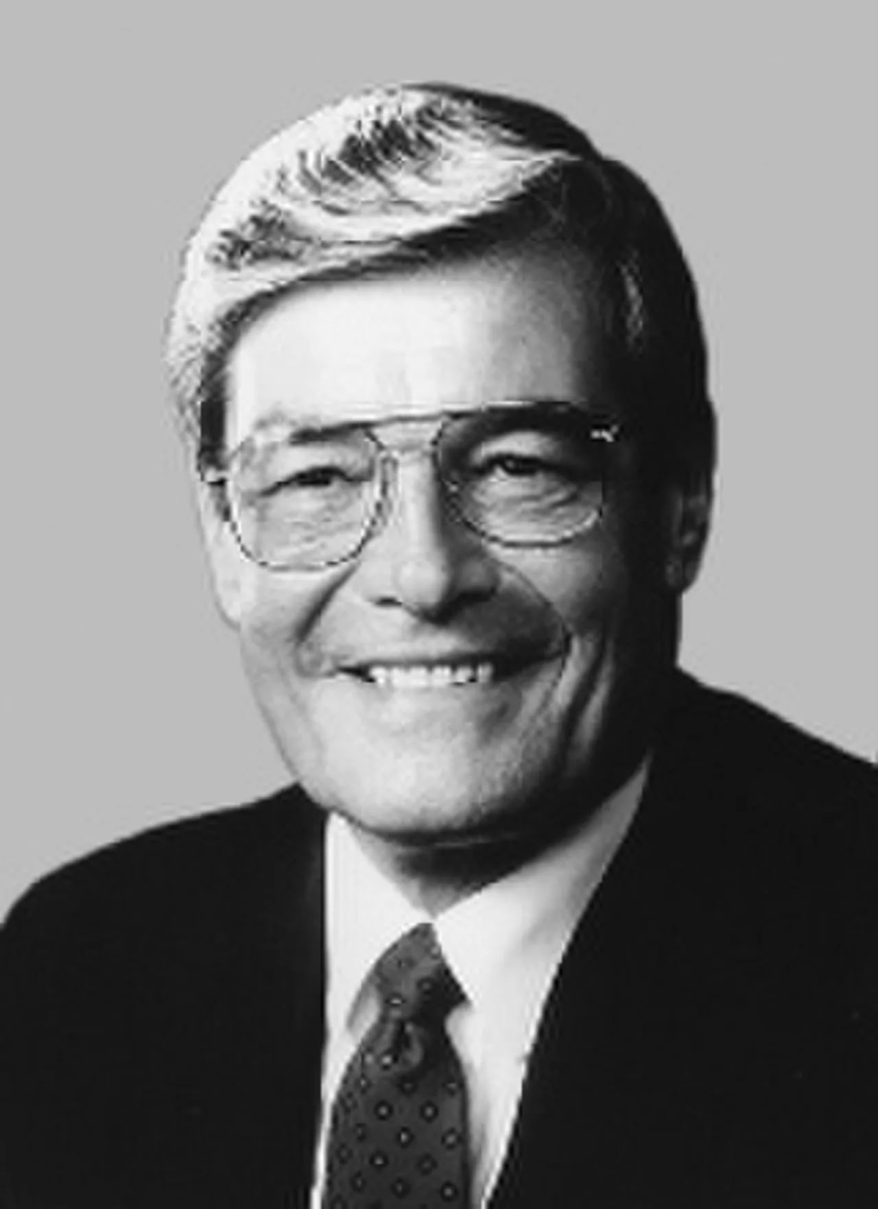 Portrait of Phil Crane (1930–2014) – memorial page