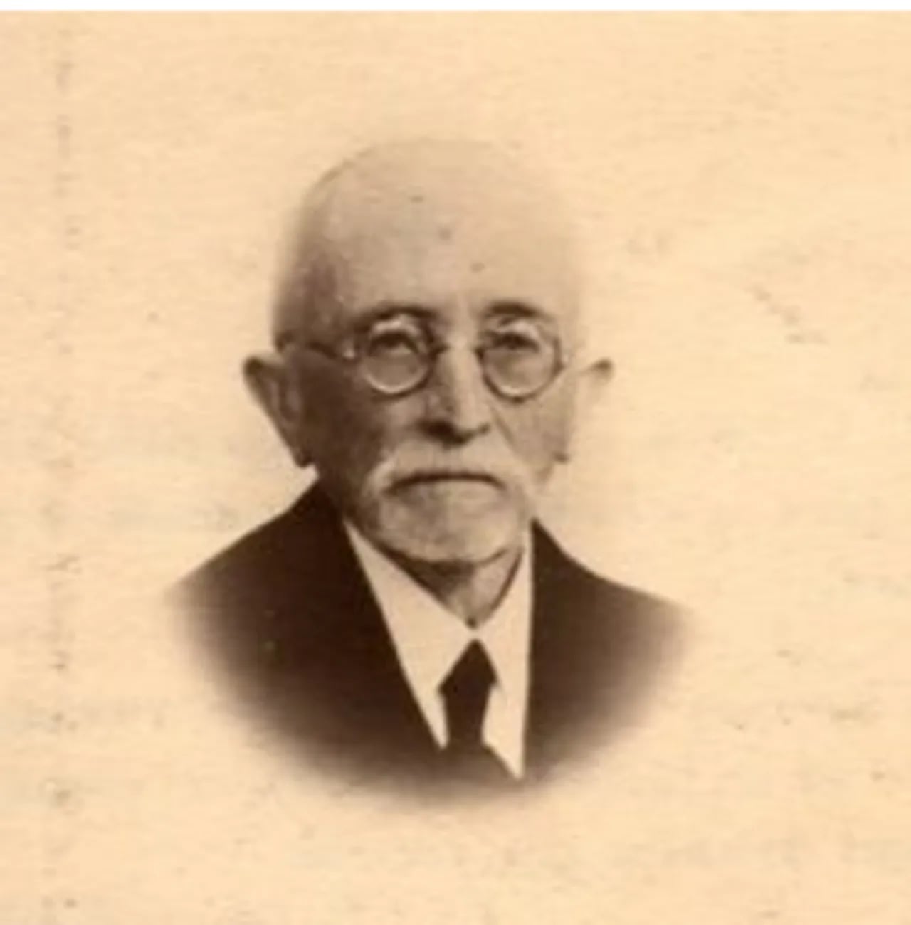 Porträt von Louis Dubois (1859–1946) – Gedenkseite