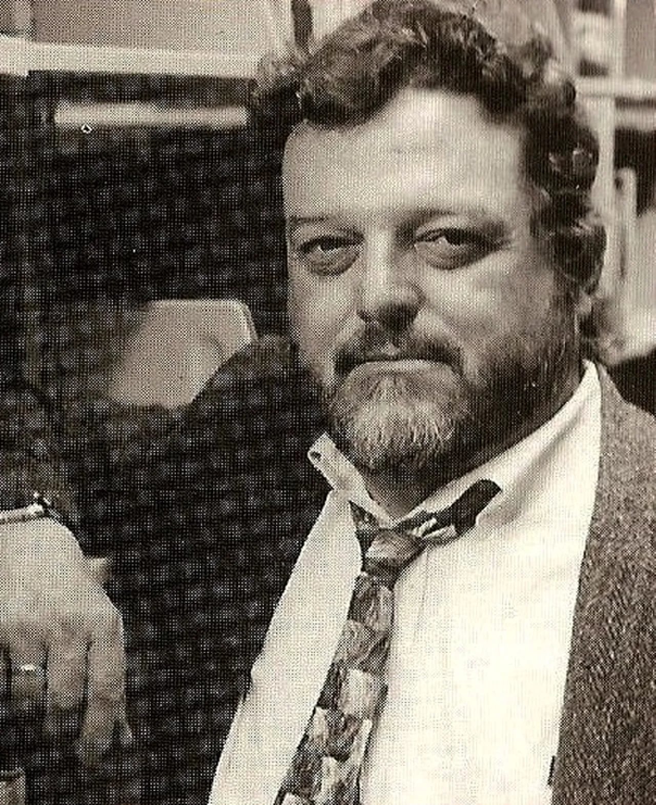 Portrait of Lou Kilzer (1951–2024) – memorial page
