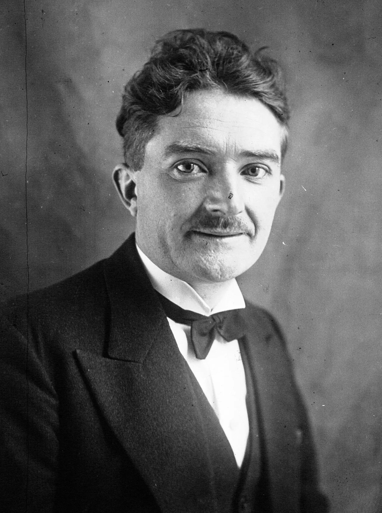 Portrait of Louis L'Hévéder (1899–1946) – memorial page