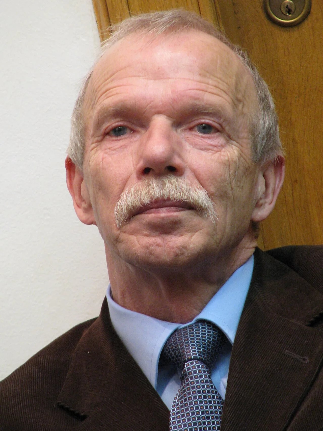 Portrait of Edmund Wnuk-Lipiński (1944–2015) – memorial page