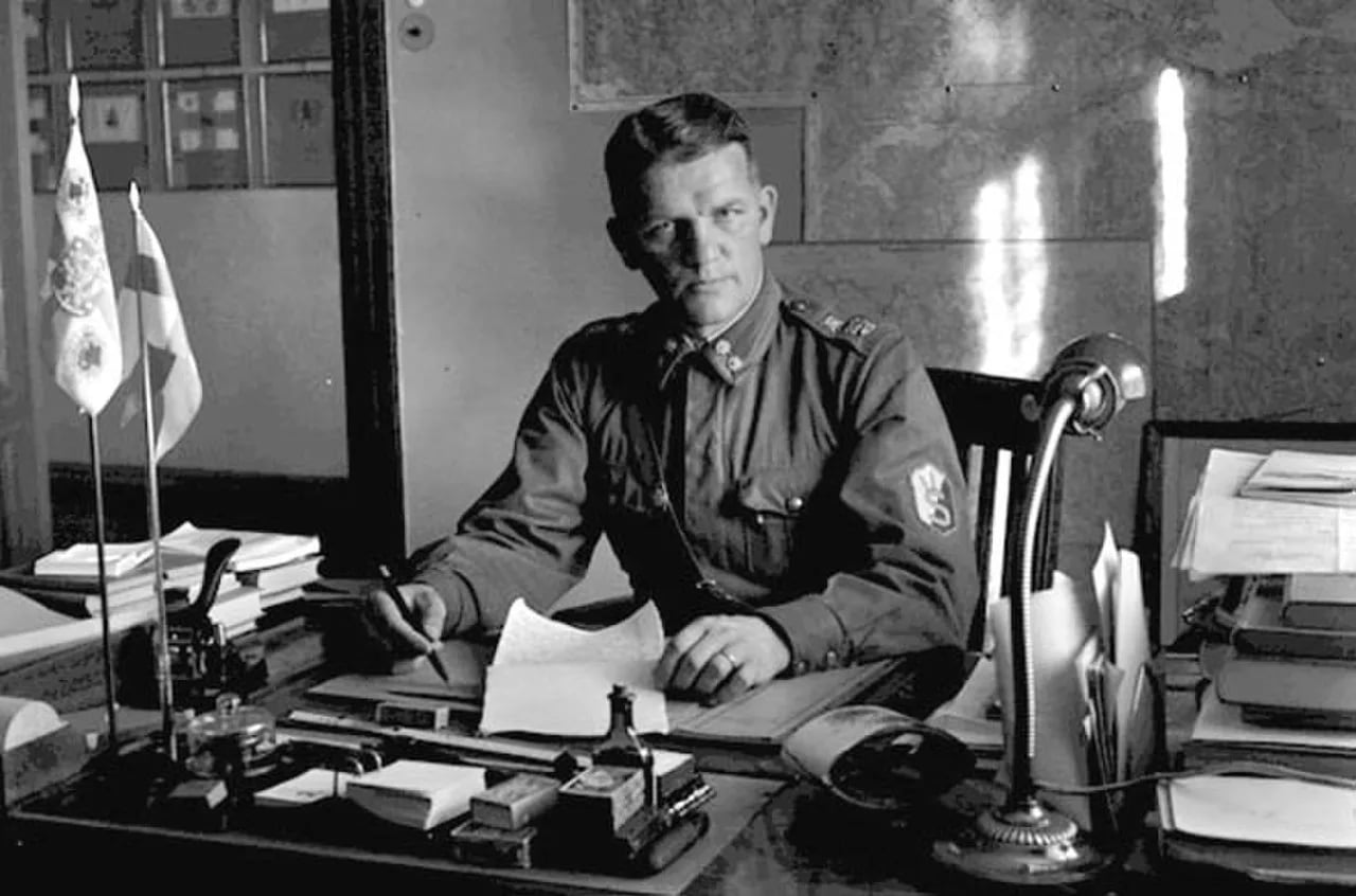 Porträt von Aaro Pajari (1897–1949) – Gedenkseite