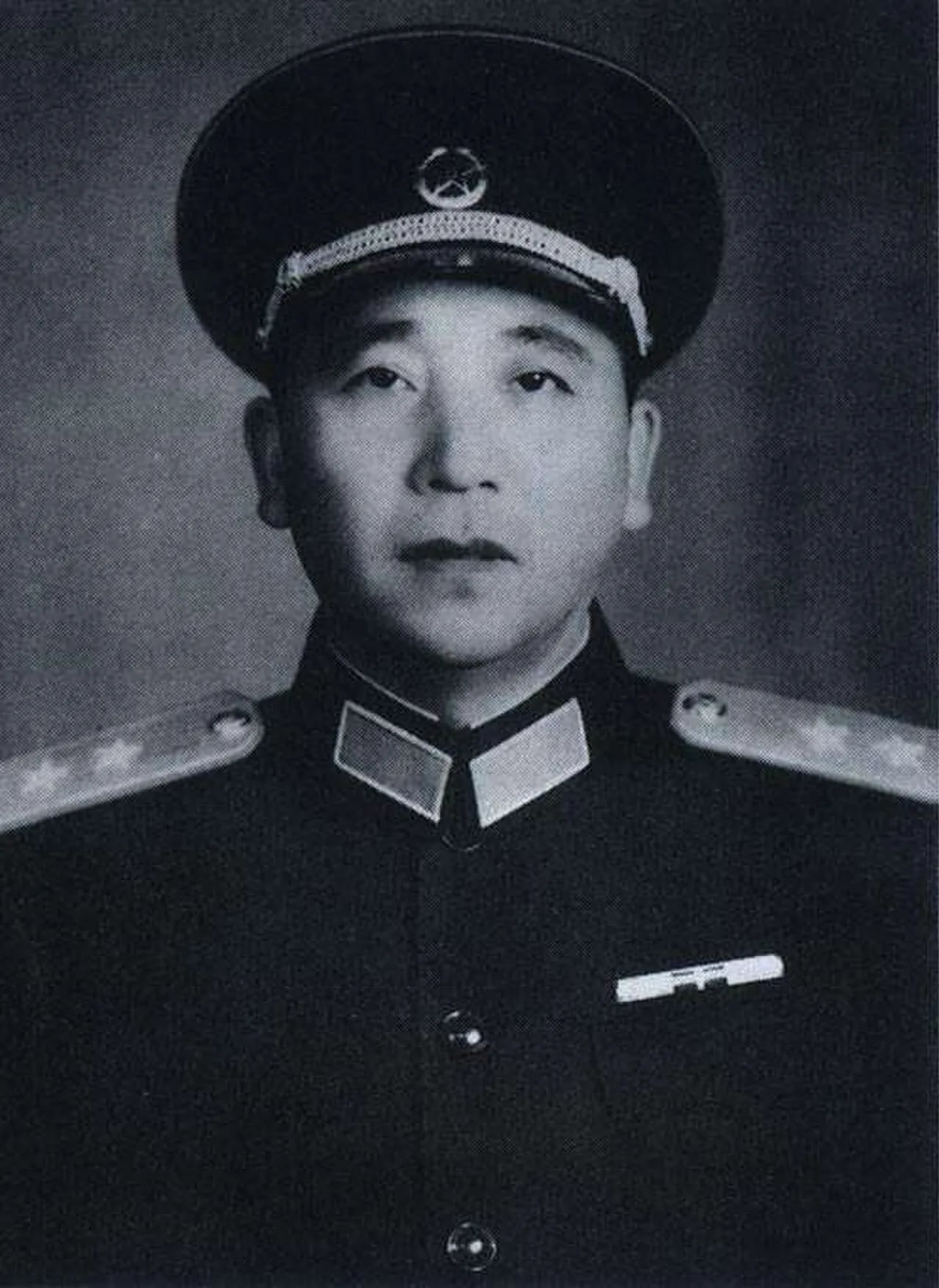 Porträt von Qin Jiwei (1914–1997) – Gedenkseite