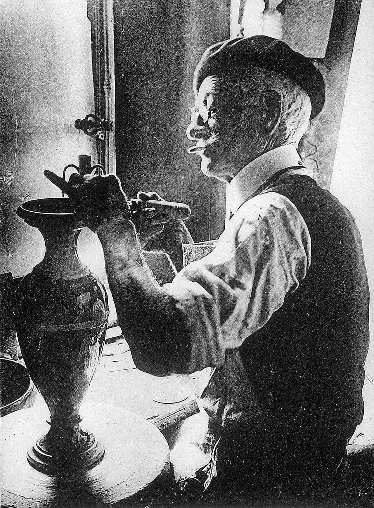 Portrait of Léon Sagy (1863–1939) – memorial page