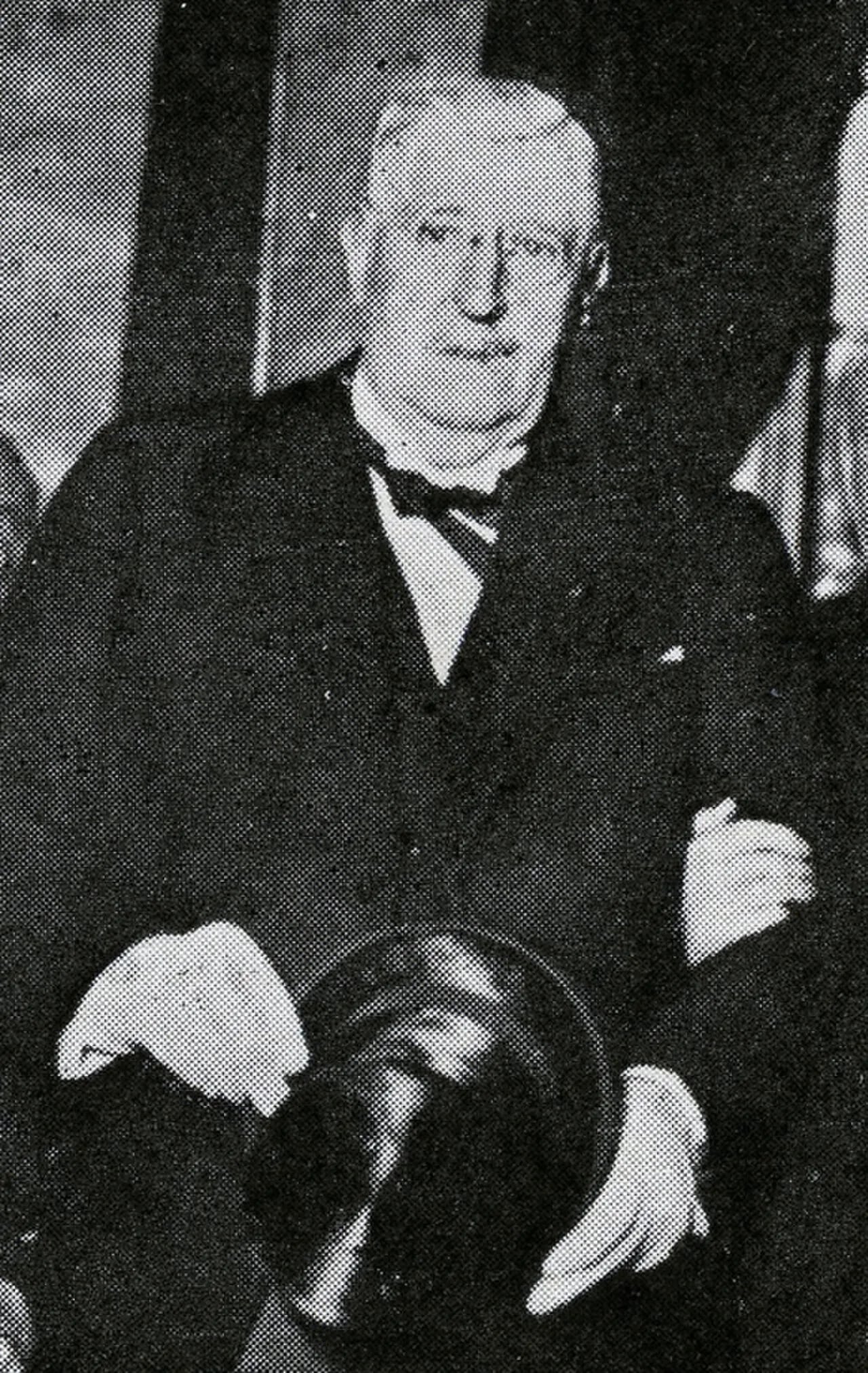 Porträt von Léopold Cassegrain (1857–1941) – Gedenkseite