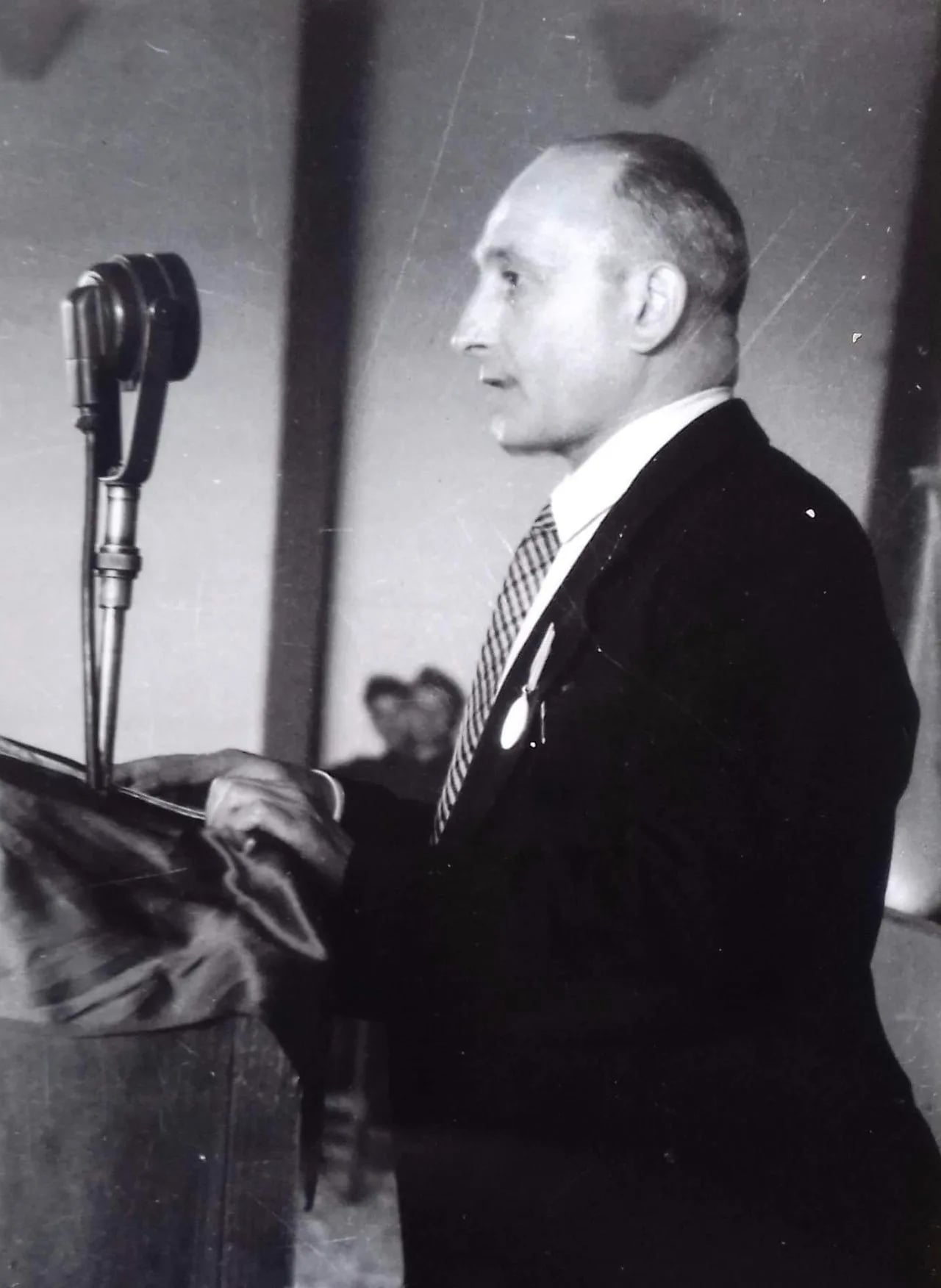 Porträt von Sejfulla Malëshova (1900–1971) – Gedenkseite
