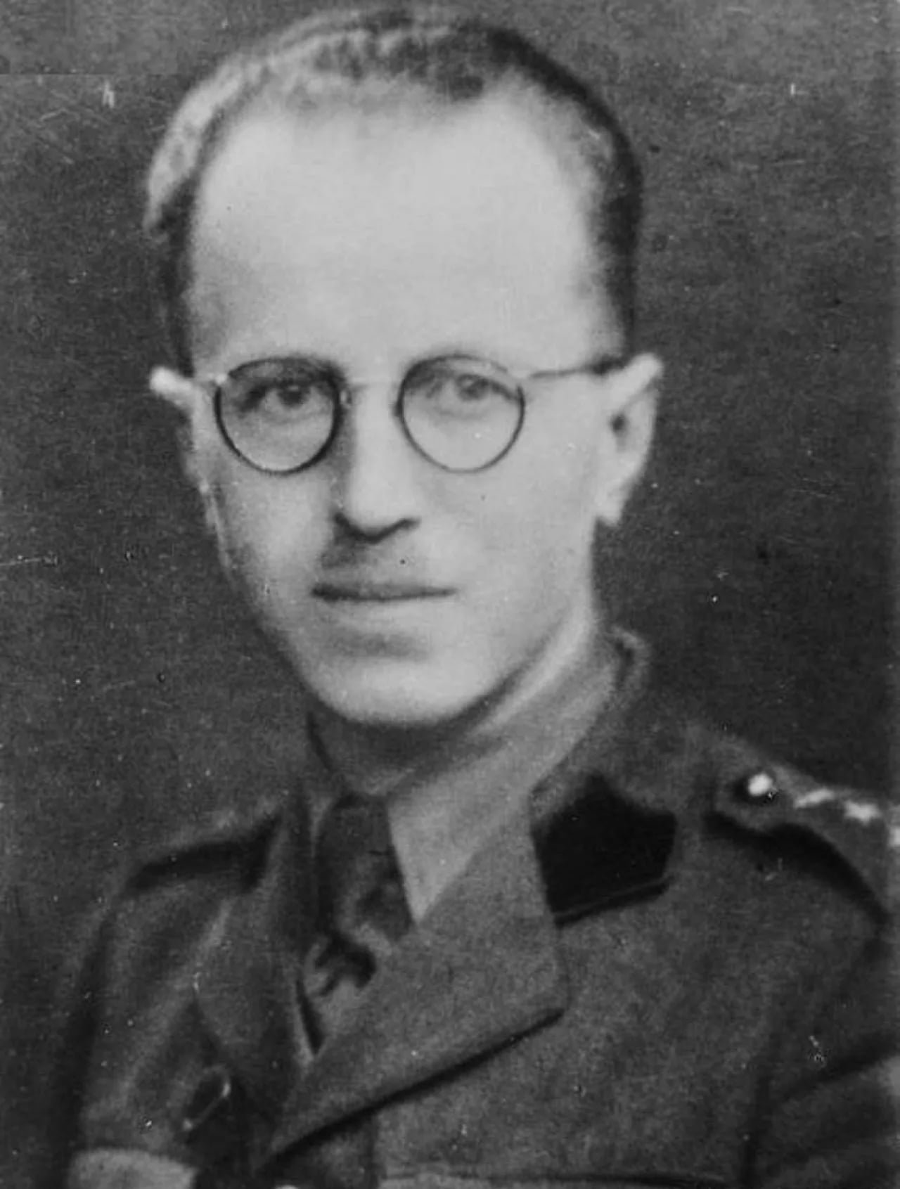 Porträt von Maciej Kalenkiewicz (1906–1944) – Gedenkseite