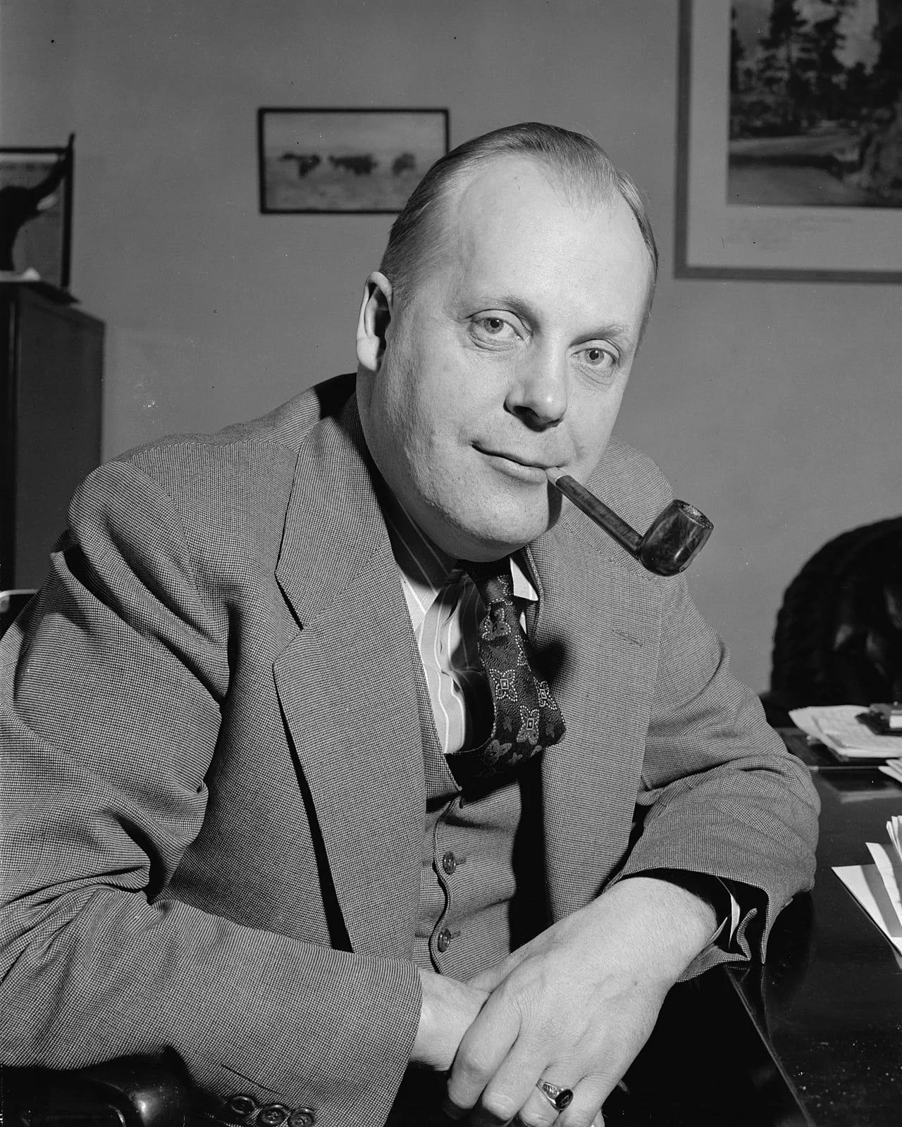 Portrait of Karl Earl Mundt (1900–1974) – memorial page
