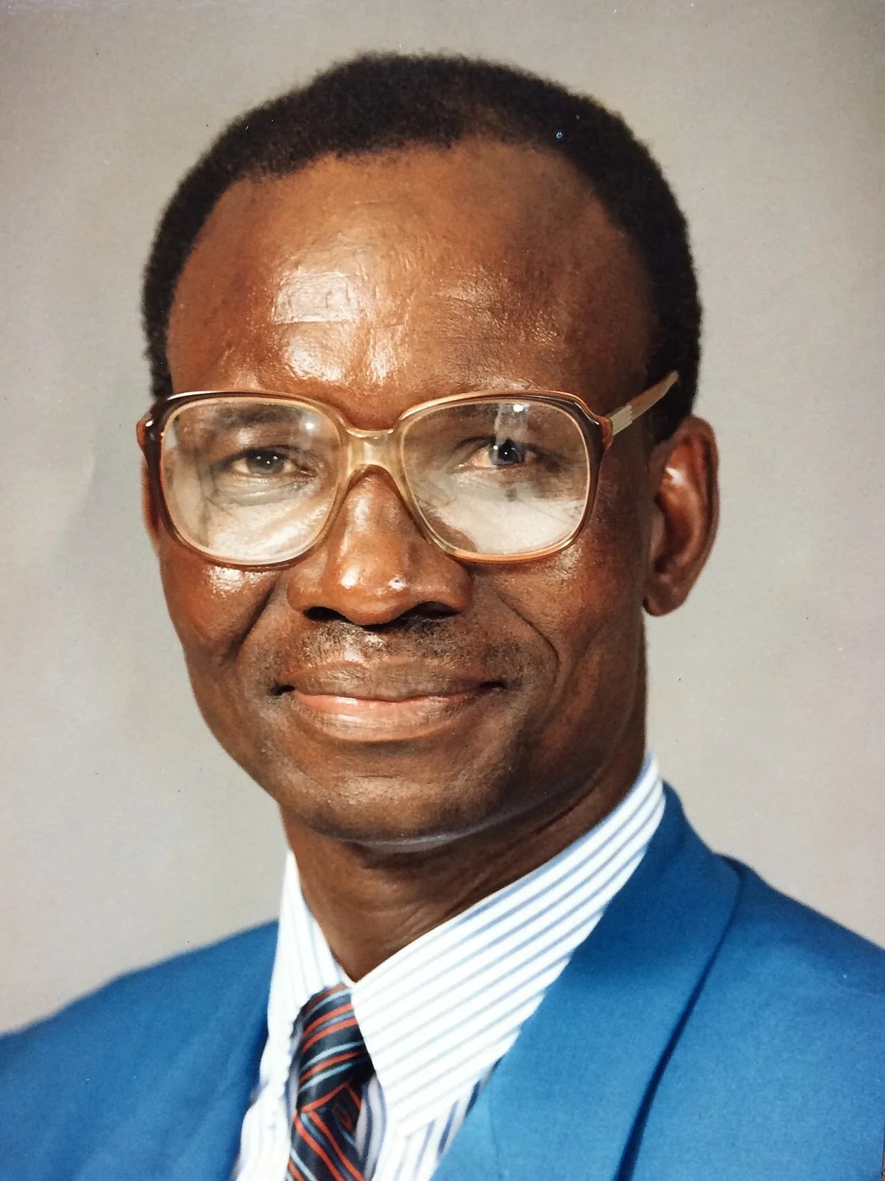 Porträt von George Cosmas Adyebo (1947–2000) – Gedenkseite