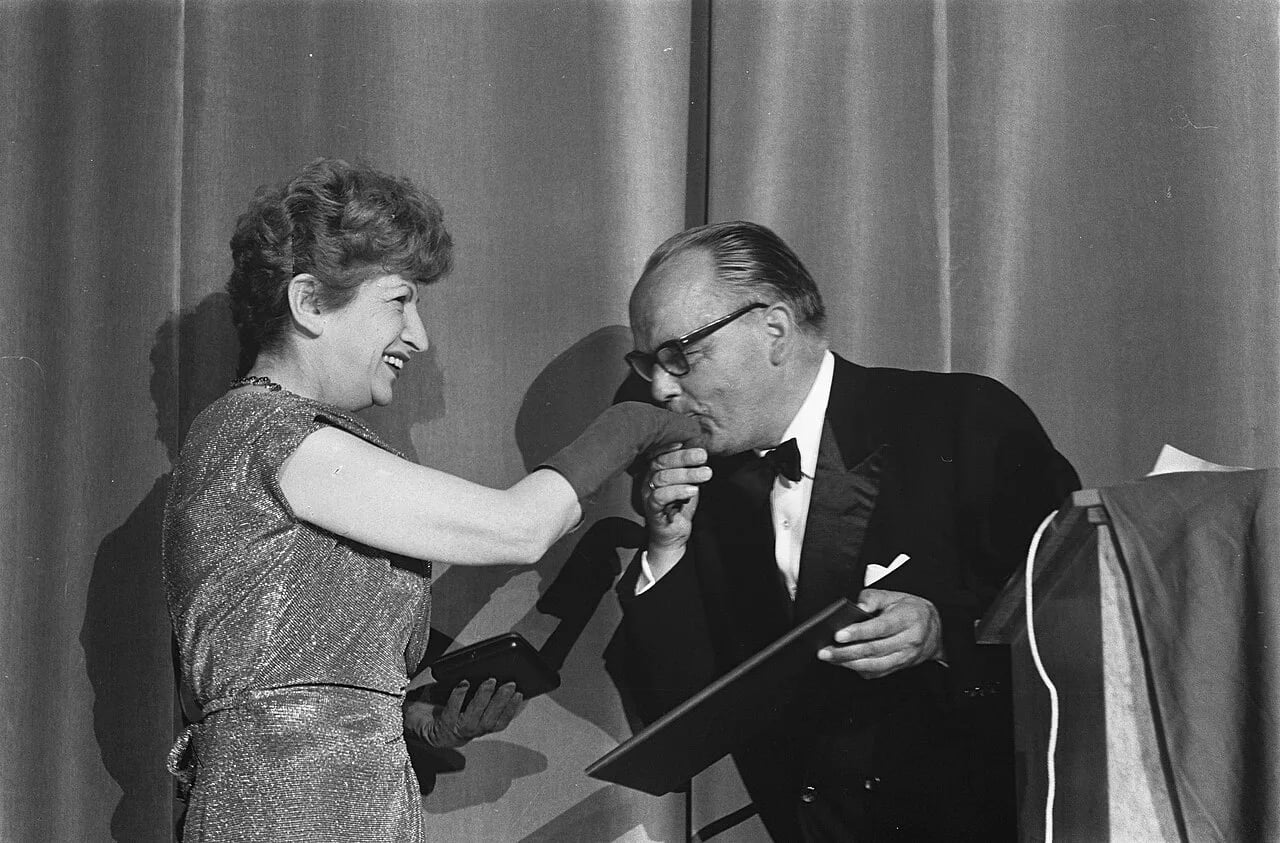 Porträt von Marianne Oswald (1901–1985) – Gedenkseite
