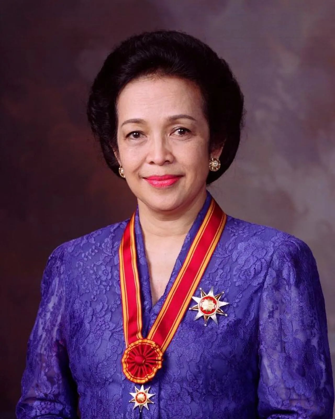 Porträt von Hasri Ainun Habibie (1937–2010) – Gedenkseite