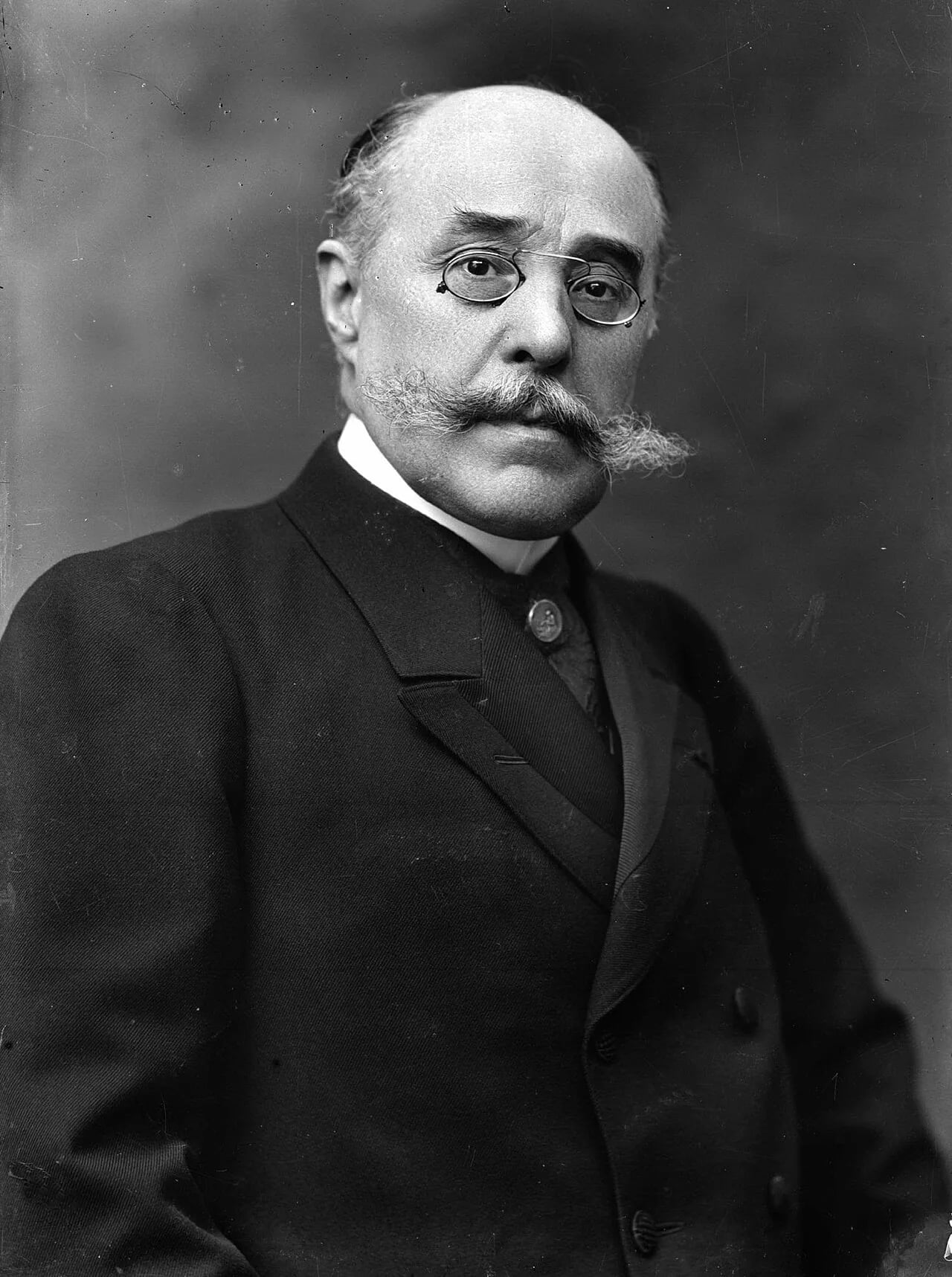 Portrait of Maurice Maindron (1857–1911) – memorial page
