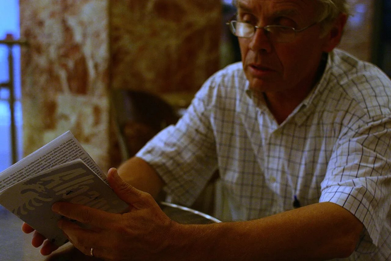 Porträt von Kristaq Mitro (1945–2023) – Gedenkseite