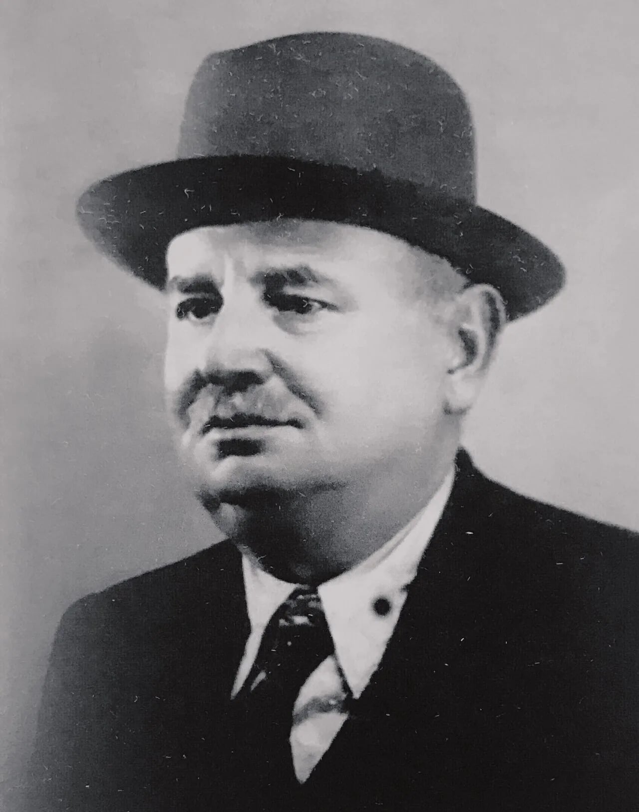 Porträt von Qazim Koculi (1887–1943) – Gedenkseite