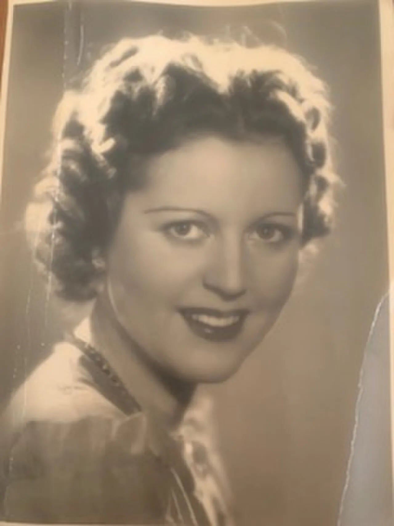 Porträt von Meg Lemonnier (1905–1988) – Gedenkseite