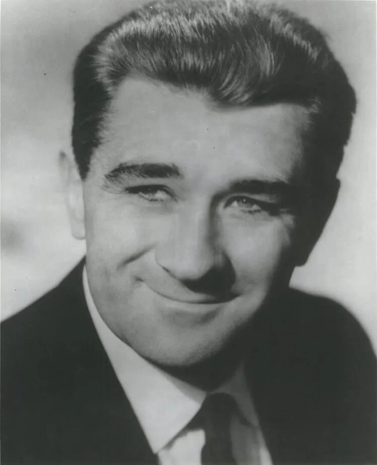 Portrait of Donald McIntyre (1934–2025) – memorial page
