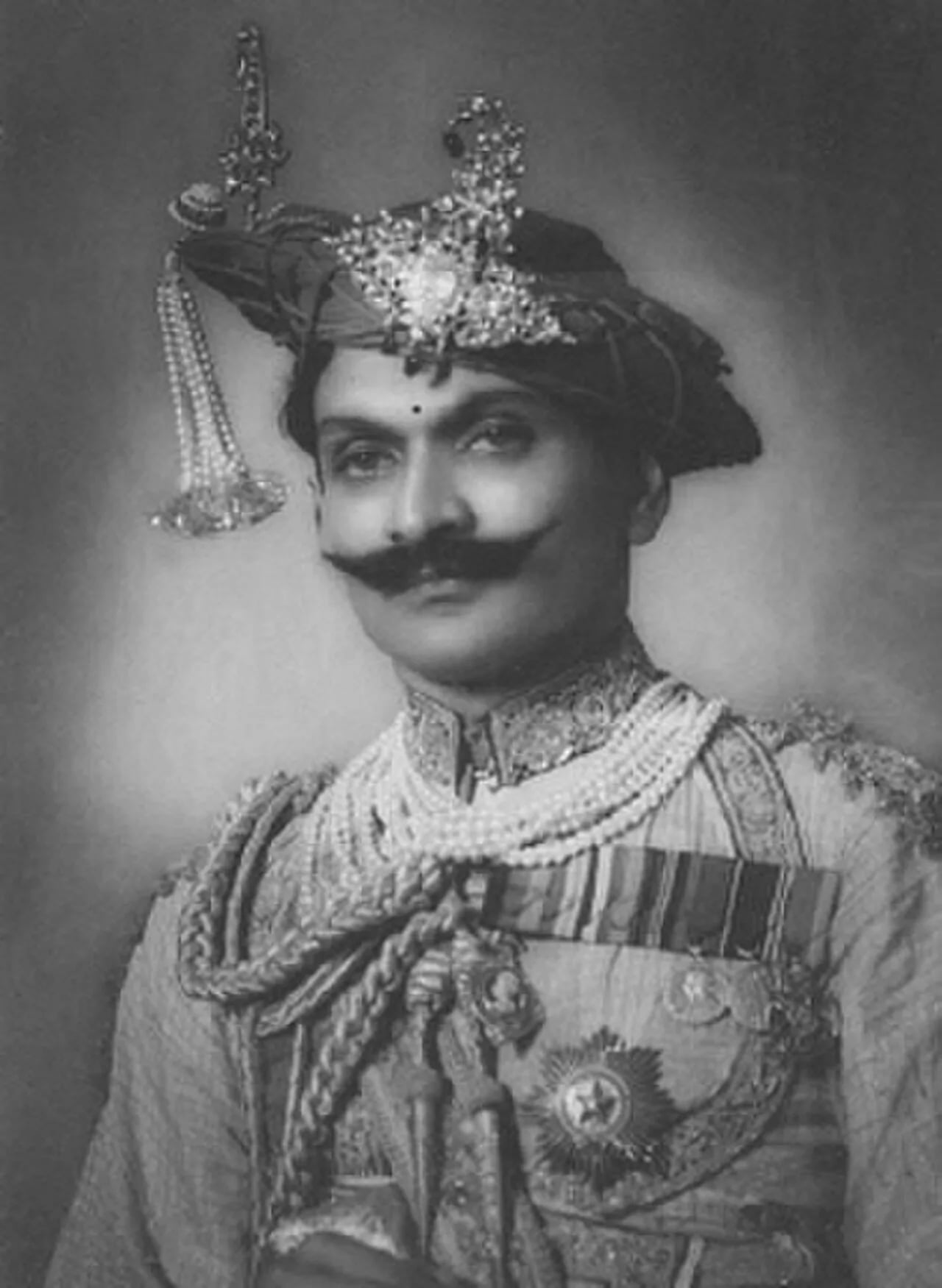 Porträt von Shahaji II (1910–1983) – Gedenkseite