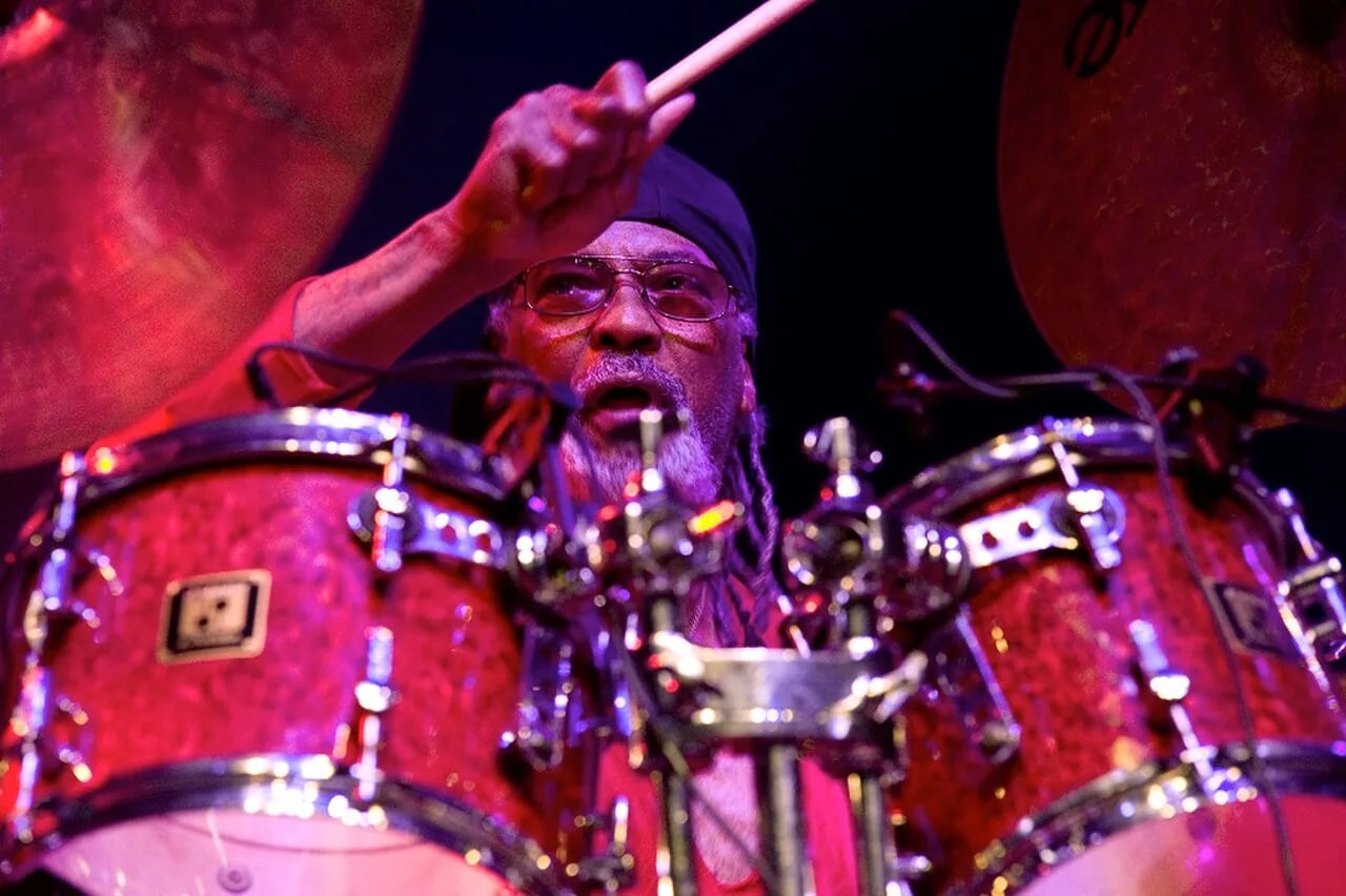 Porträt von Ronald Shannon Jackson (1940–2013) – Gedenkseite